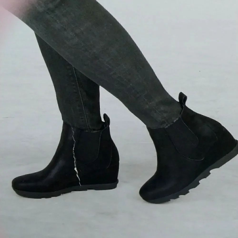 Serra LadiesโWedgeโBooties...Sizeโ9โNEW
